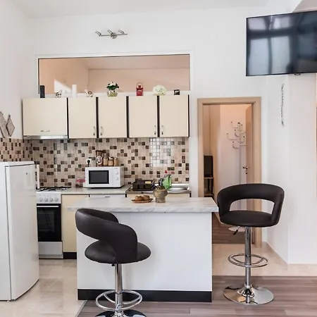 Comfortable Classy Apartment Close To Znjan Beach *
