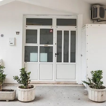 Apartmán Comfortable Classy Apartment Close To Znjan Beach *